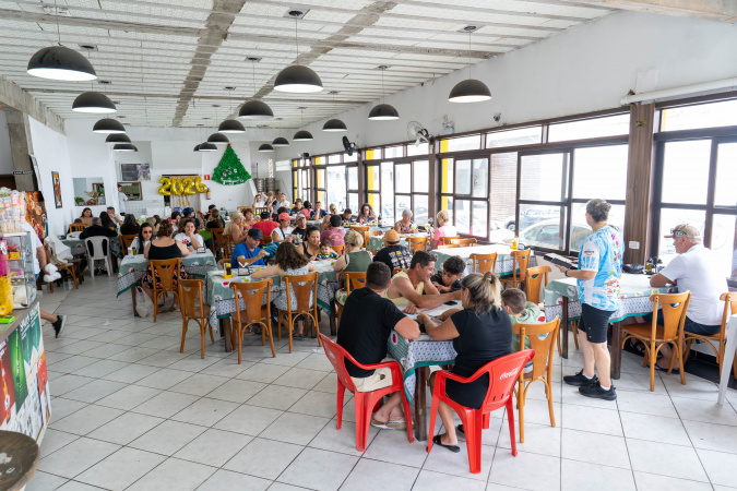 Matinhos teve 100% de ocupação nos hotéis na virada e comércio cresce 30% antes dos shows