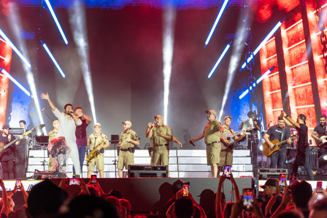 Zé Neto e Cristiano tocam “Seu Polícia” com a Banda da PM no Verão Maior Paraná