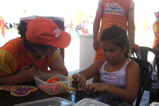 Universidades levam jogos, educação ambiental e espaço maker para os veranistas