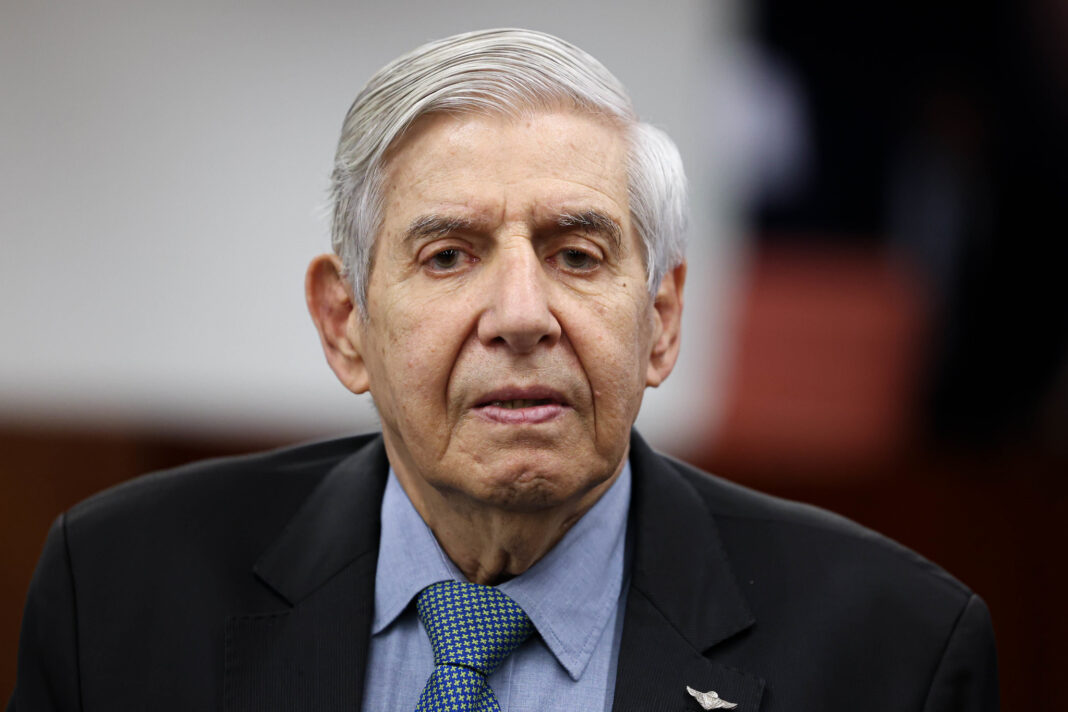 Comissão de Ética Pública abre processo contra Heleno