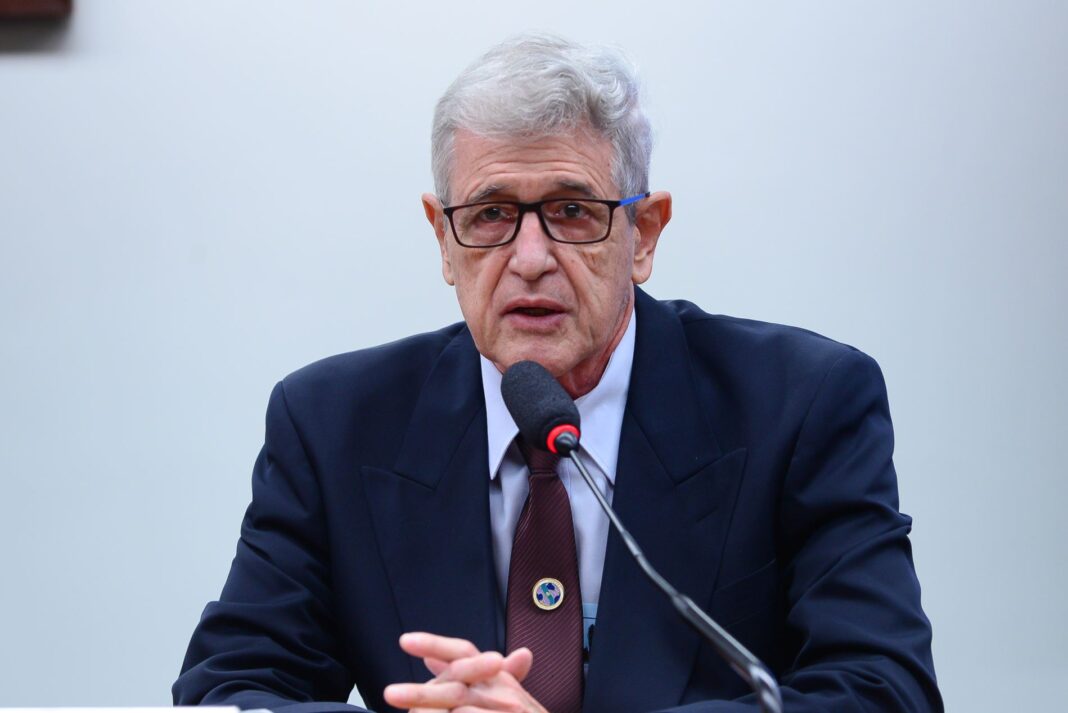 Moraes barra visita de general que criticou STF a ex-ministro preso