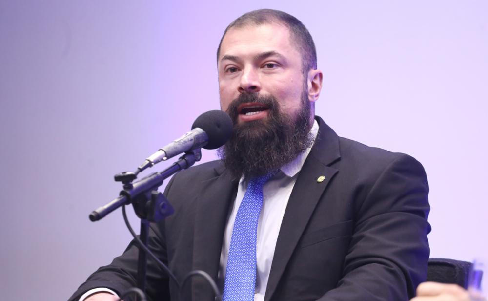 Justiça manda apagar vídeo de deputado que associa Lula a tráfico