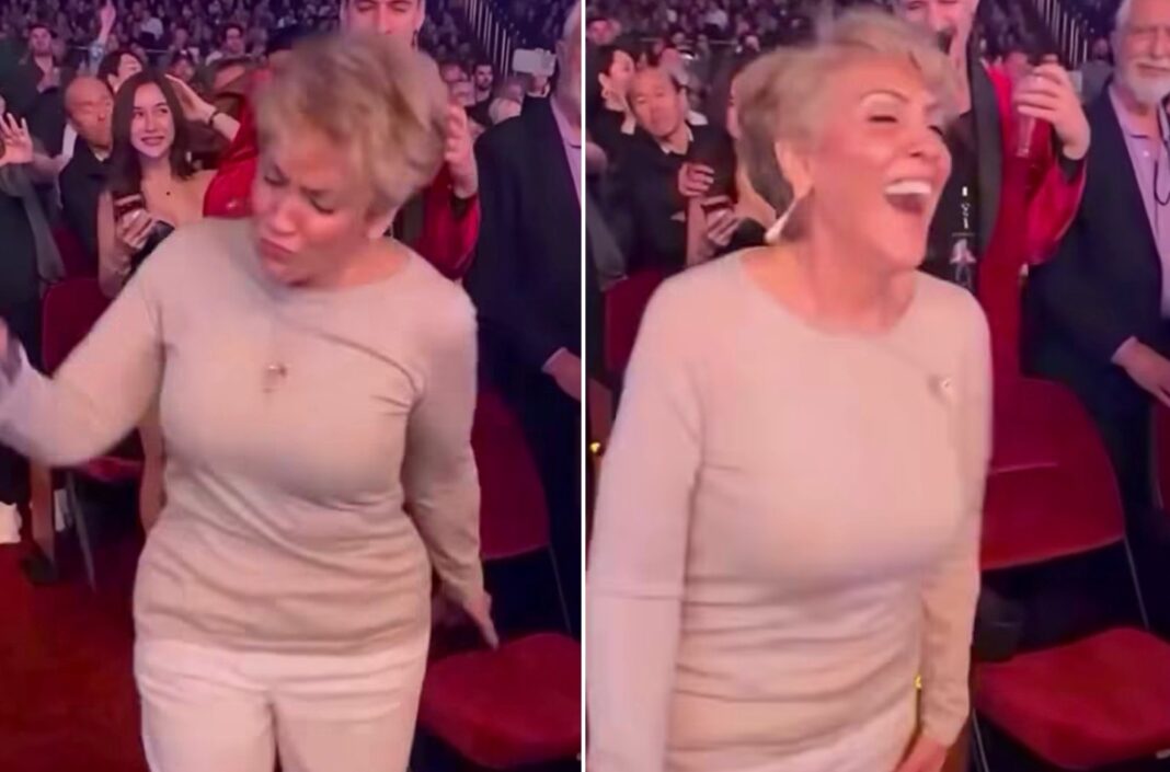 Mãe de Jennifer Lopez ‘quebra tudo’ em show da cantora; vídeo