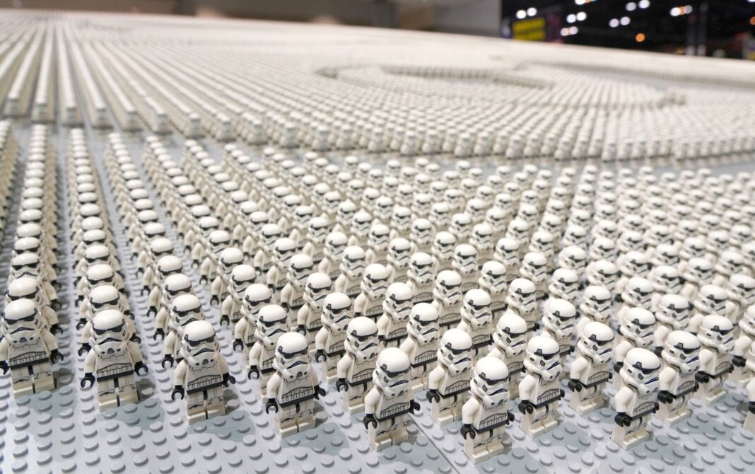 Evento reúne 36.440 bonecos stormtroopers em Chicago