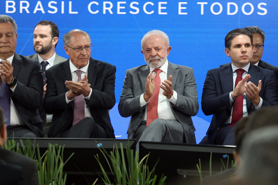 Ao lado de Motta, Lula defende convivência civilizada