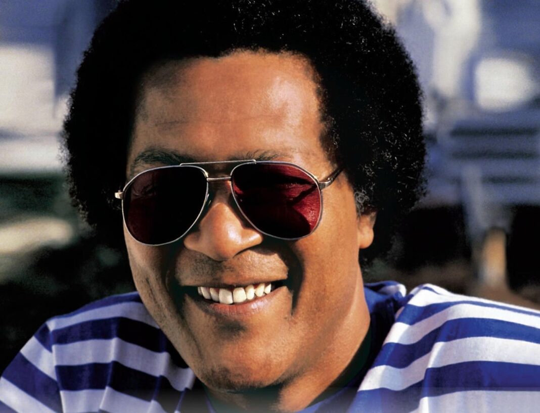 Marcante voz do samba que se calou há 30 anos, Roberto Ribeiro é lembrado em single de Leo Russo e Mauro Diniz