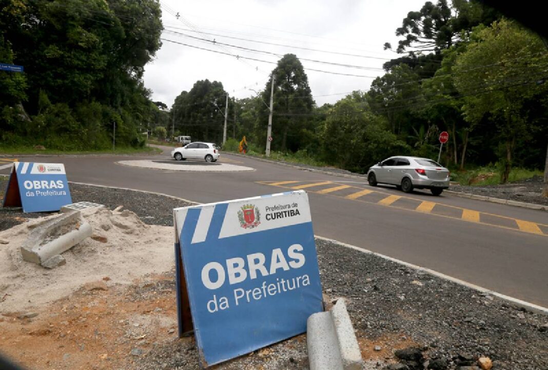 Rua movimentada de Curitiba terá bloqueio de trânsito para obras