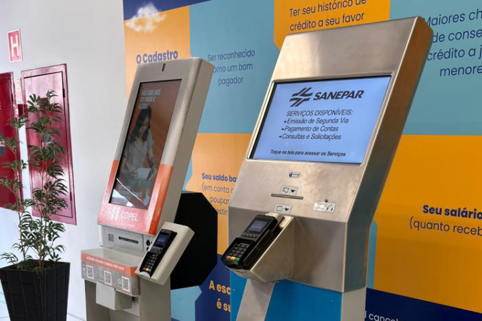 Sanepar amplia autoatendimento com novo totem na Associação Comercial do Paraná