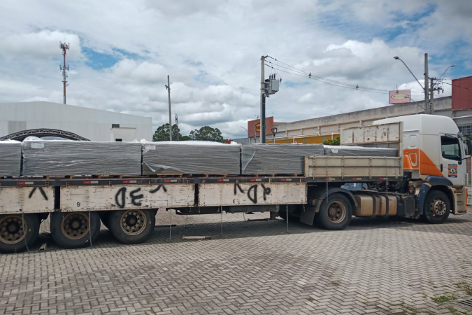 Defesa Civil Estadual envia 2,6 mil telhas para moradores de São José dos Pinhais