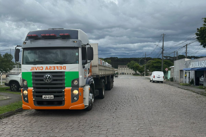 Pós-tornado: Defesa Civil do Estado envia mais 2 mil telhas para São José dos Pinhais