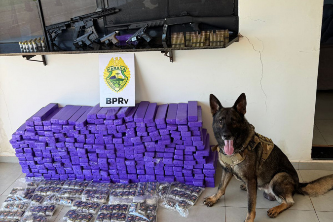 PMPR apreende 210 quilos de drogas, fuzil e quatro armas em abordagem em Iporã