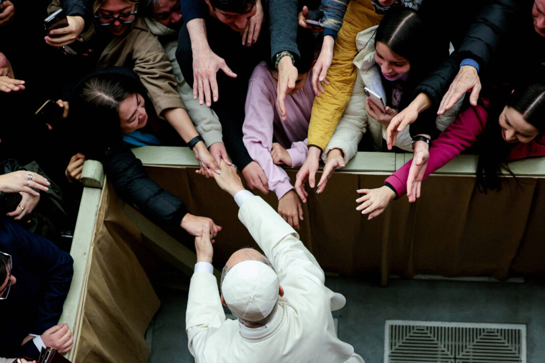 Vaticano ordena suspensão de ordenação de bispos – 12/02/2026 – Mundo