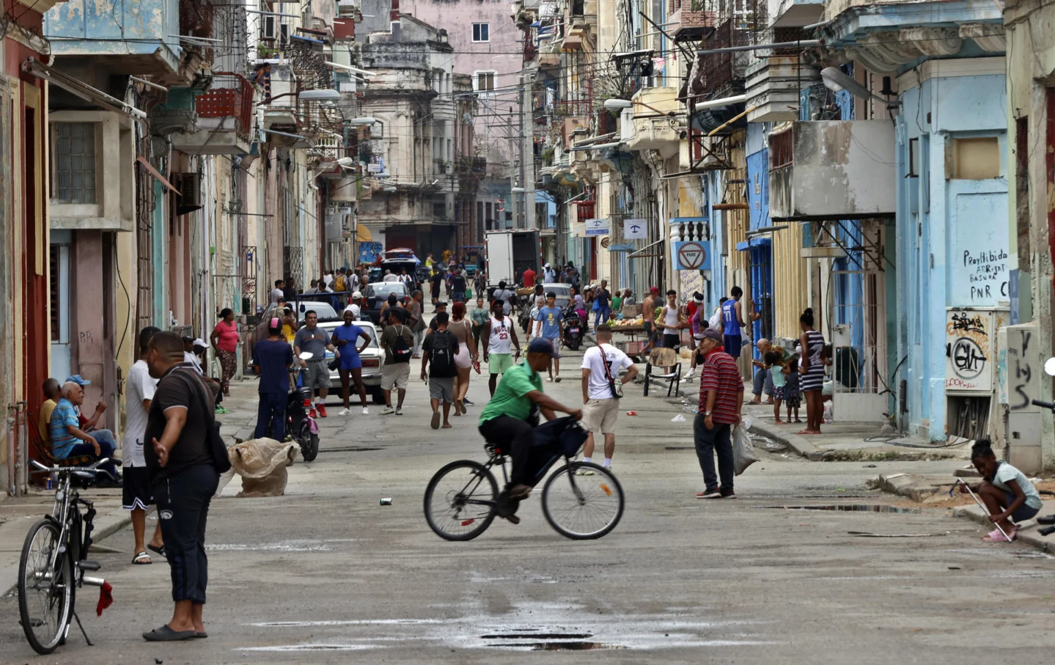 Criadores de conteúdo são presos por exibirem problemas de Cuba