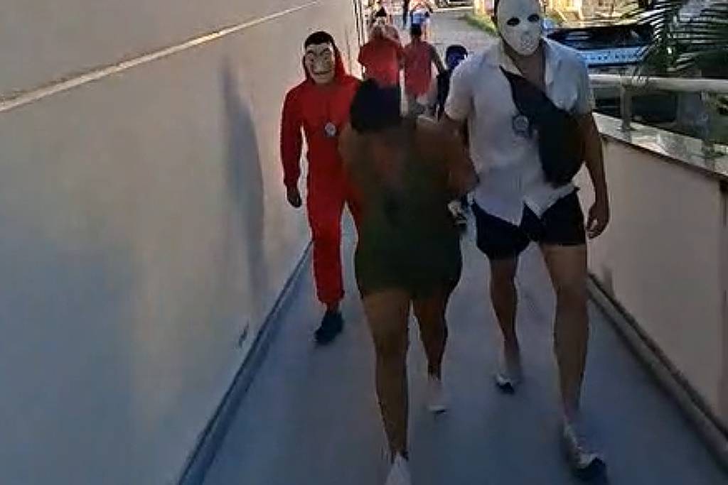 Carnaval: policiais fantasiados prendem suspeitos no Rio – 14/02/2026 – Cotidiano