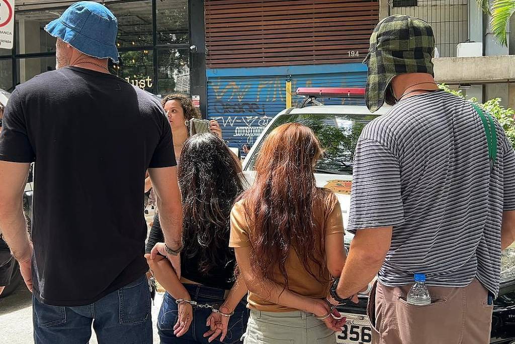 Policiais fantasiados de ‘Chaves’ prendem suspeitos em SP – 15/02/2026 – Cotidiano