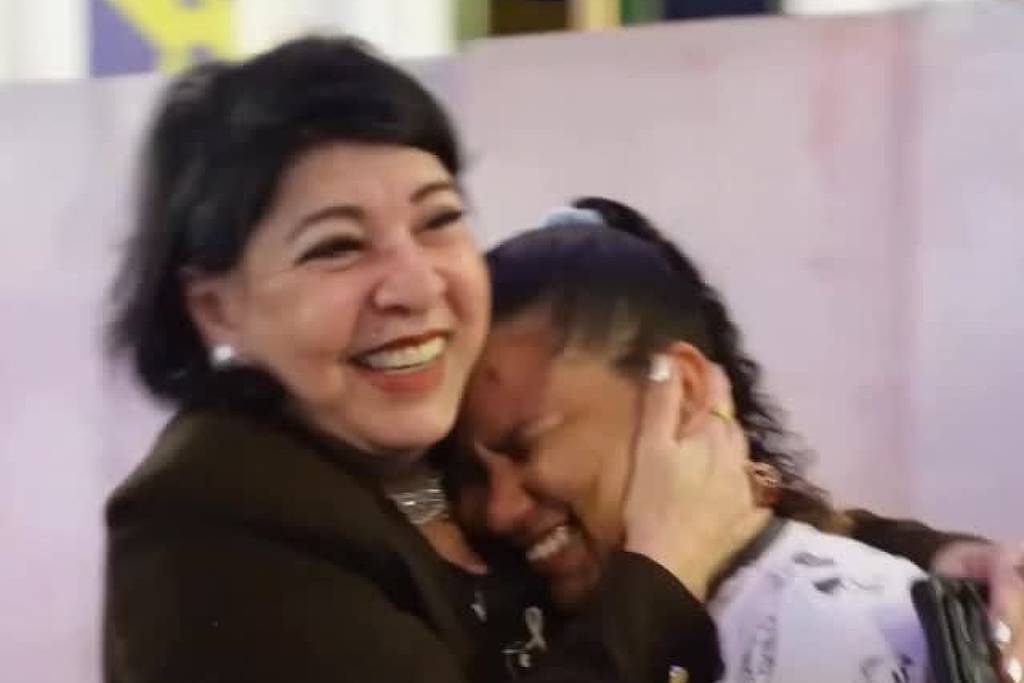 Roberta Miranda emociona vendedora ambulante – 16/02/2026 – Celebridades