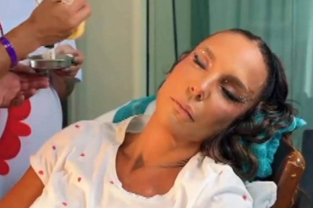 Ivete Sangalo é flagrada dorme na cadeira de maquiagem – 17/02/2026 – Celebridades