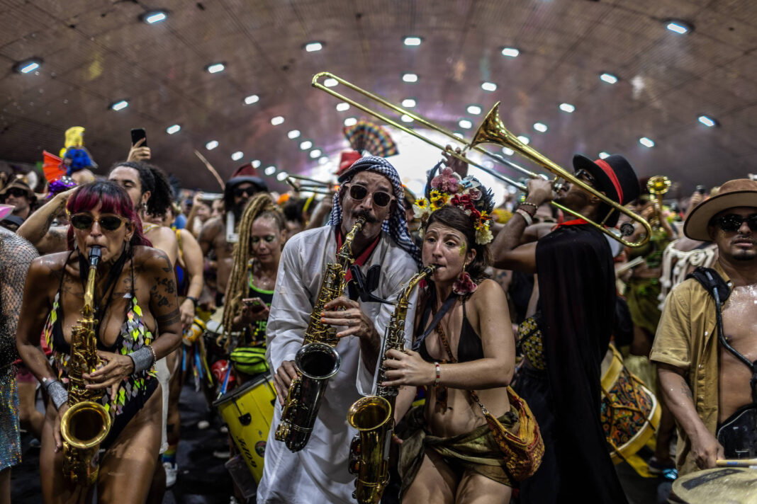Carnaval: New York Times faz reportagem sobre o Boi Tolo – 18/02/2026 – Thiago Stivaletti