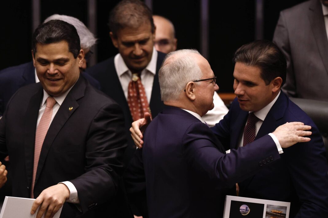 Fachin e Congresso estudam transição de penduricalhos – 24/02/2026 – Política