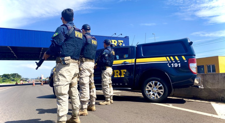 PRF apreende 53 kg de pasta-base de cocaína na PR-323, em Maringá