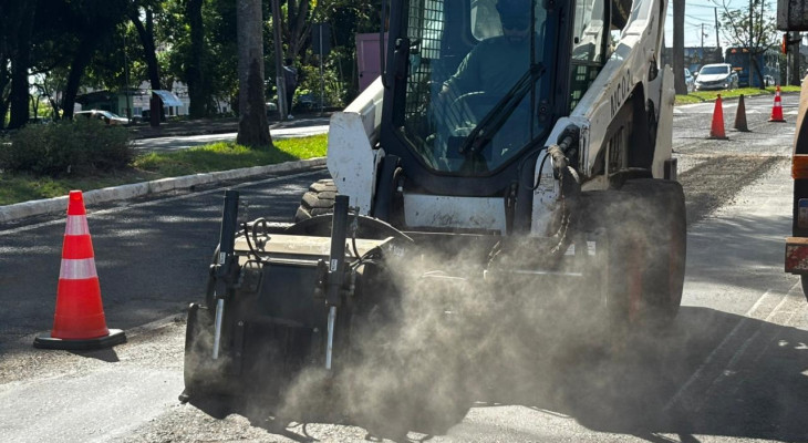 Primeiro trecho da recuperação asfáltica na Avenida das Cataratas é concluído e obras seguem na via