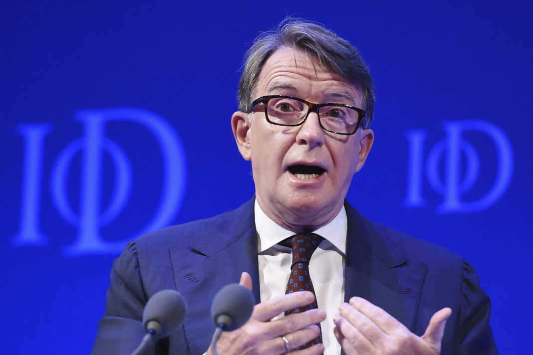 ex-embaixador britânico Peter Mandelson é preso