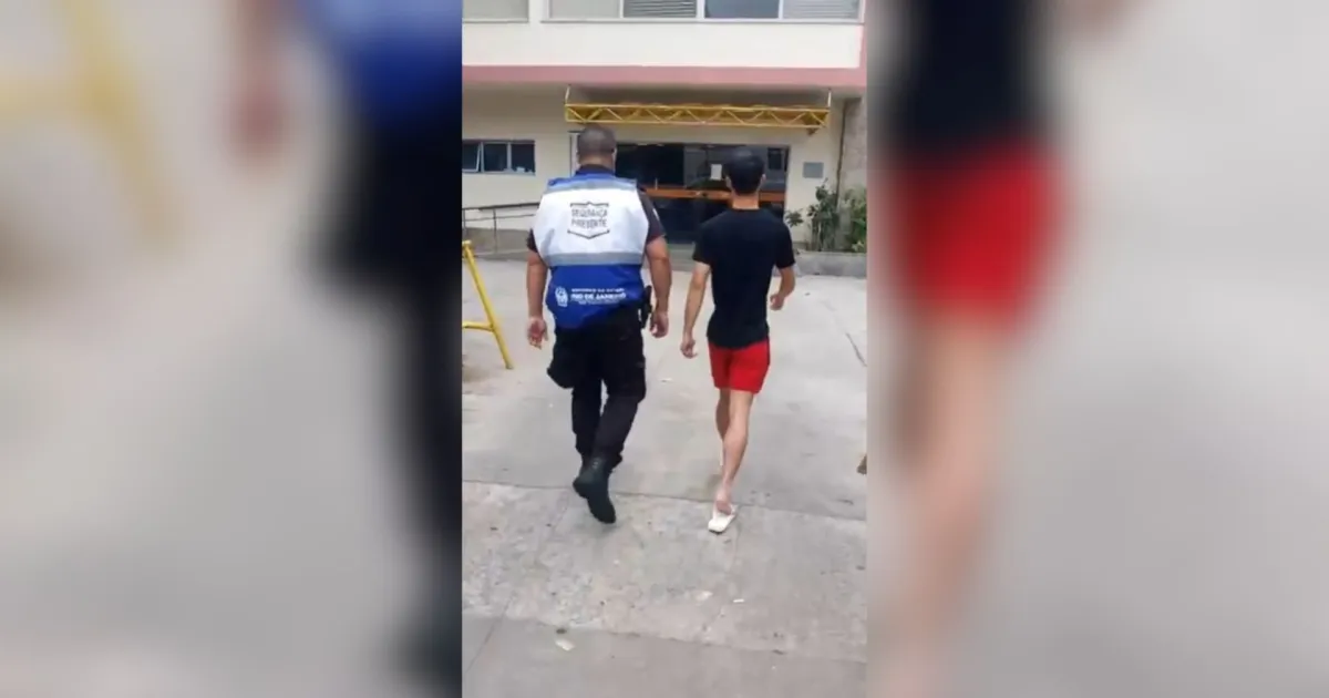 Turista americano é detido após saltar de paraquedas de hotel em Copacabana