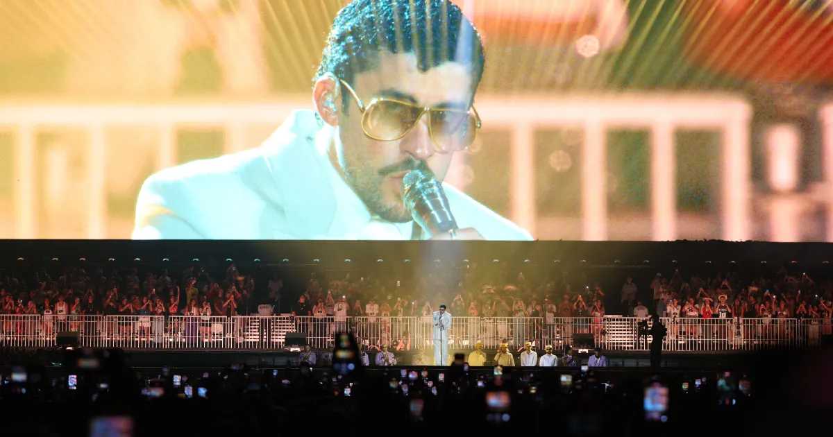 Bad Bunny faz 1º show no Brasil; veja os melhores momentos