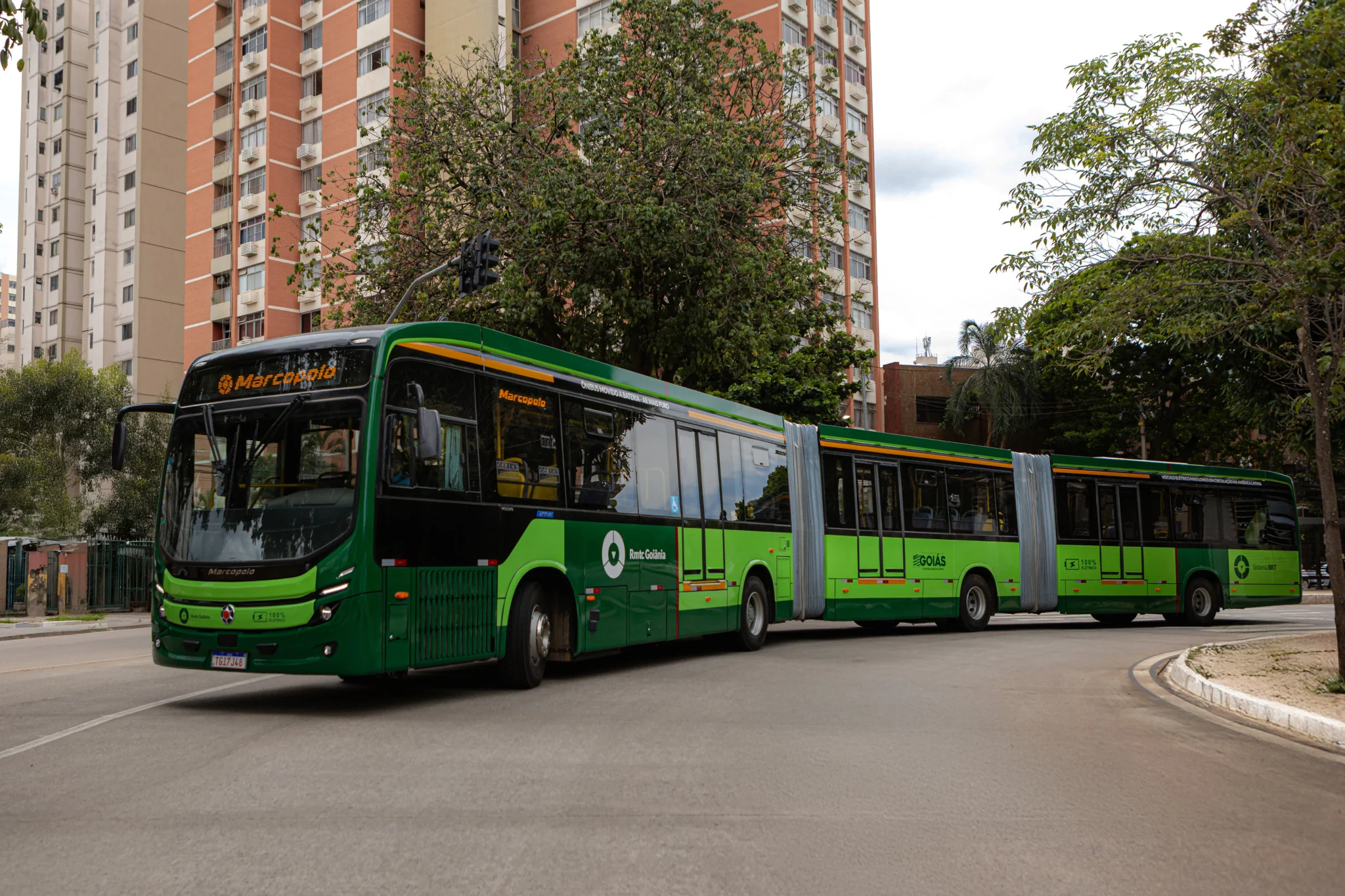 Investimento bilionário leva nova geração de ônibus ao BRT