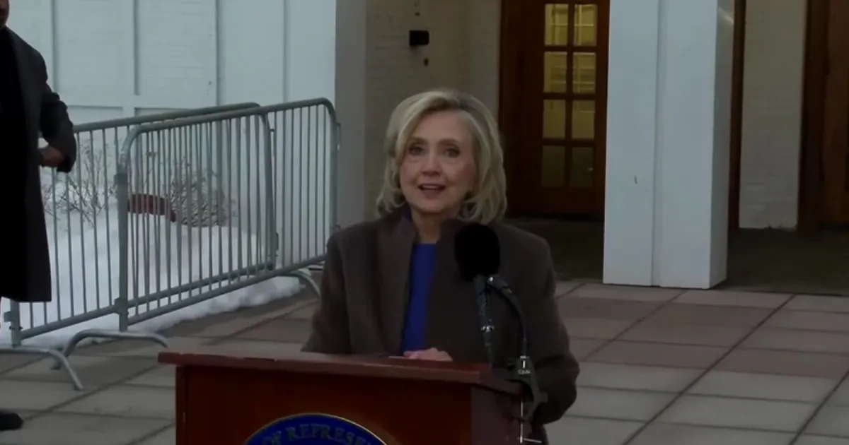 “Eu nunca conheci Jeffrey Epstein”, diz Hillary Clinton após depoimento