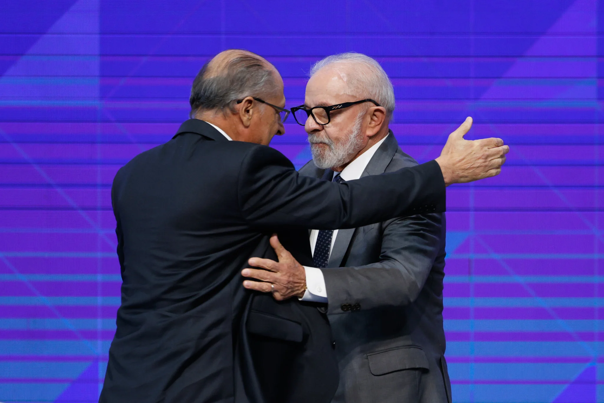 Proposta de fim da escala 6×1 é priorizada por Lula sob alerta de perda de mais de 600 mil empregos