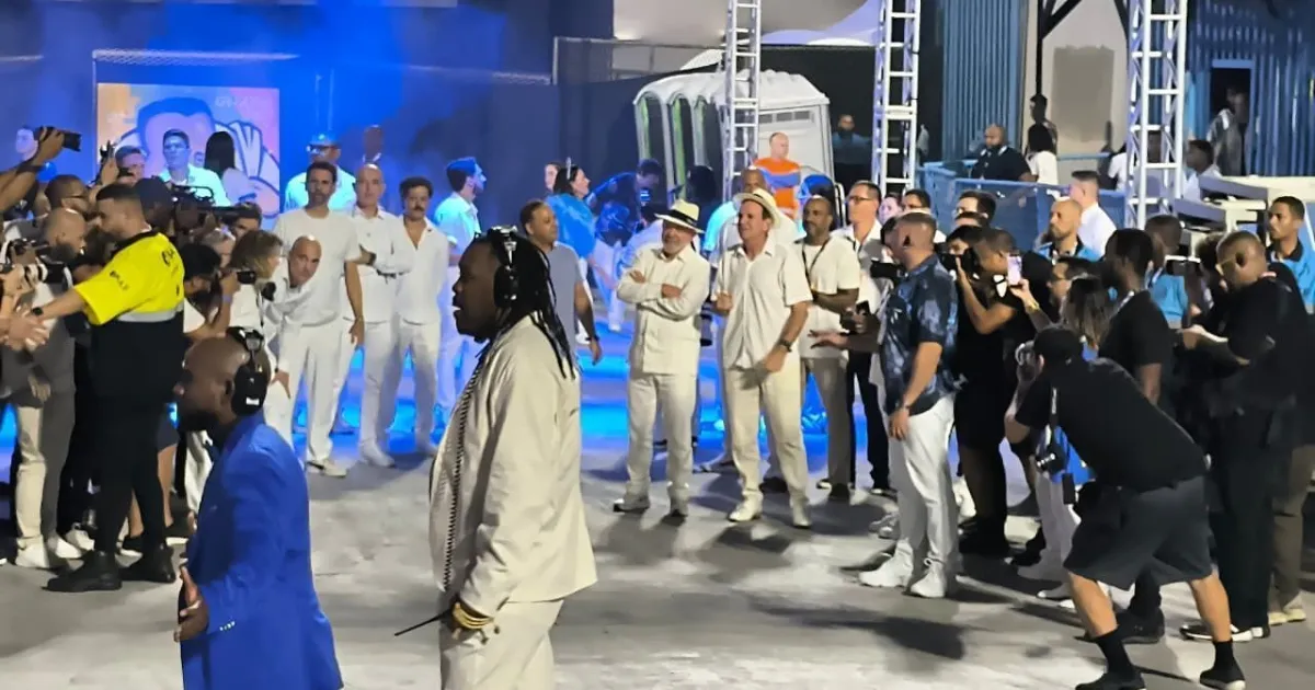 “Houve alguns exageros”, diz especialista sobre desfile em homenagem a Lula