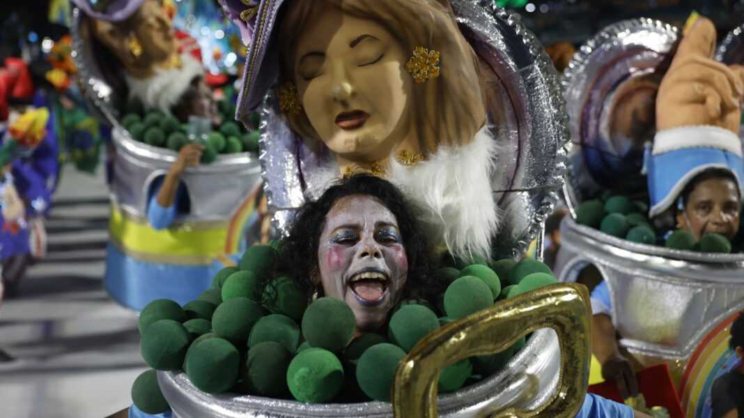 Ridicularização dos evangélicos no carnaval, com financiamento público