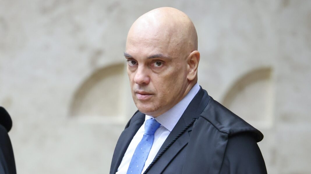 Moraes manda Receita apurar quebra de sigilo de ministros