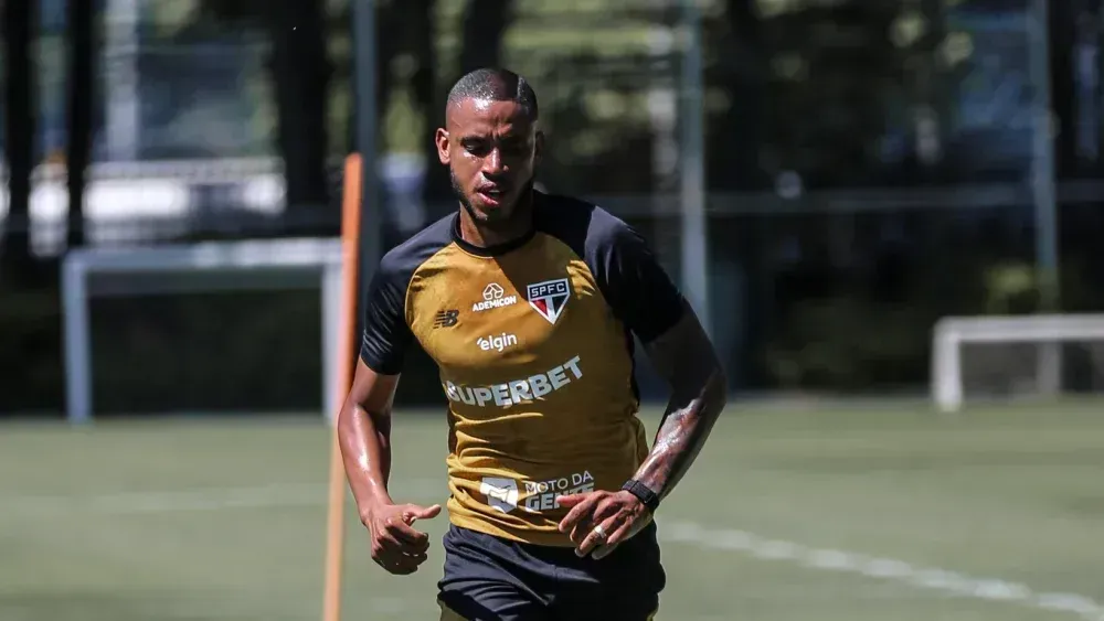 Atacante se recupera de graves lesões ligamentares e reforça o São Paulo