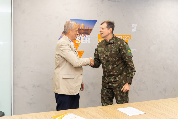 Copel e Exército firmam parceria para economizar energia elétrica em 25 organizações militares