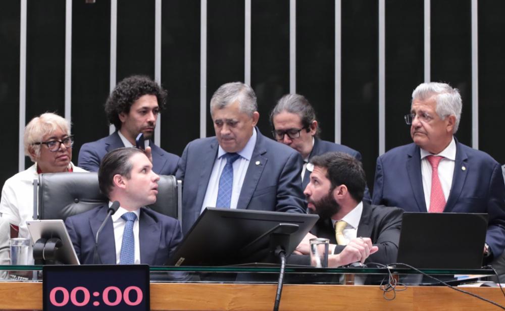 Após acordo com governo, Câmara aprova PL antifacção