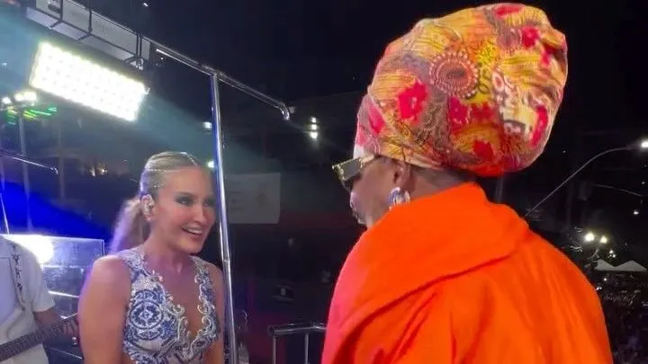 Carlinhos Brown defende Claudia Leitte durante bloco: “Una as pessoas”