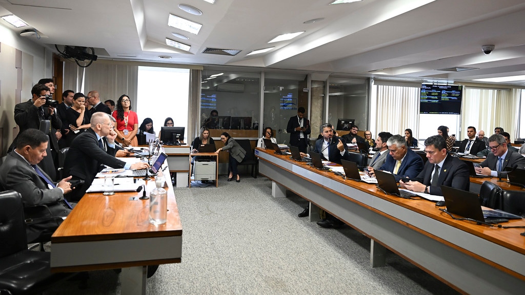 CPI aprova convocação de irmãos de Toffoli e Vorcaro e convite a Moraes e esposa