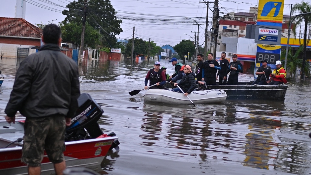 PF prende 2 por suspeita de desvio de recursos às enchentes no RS em 2024