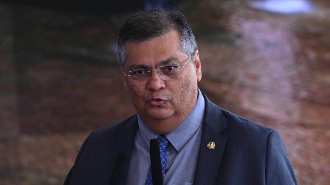 Dino libera emendas para suplentes de Eduardo Bolsonaro e Ramagem