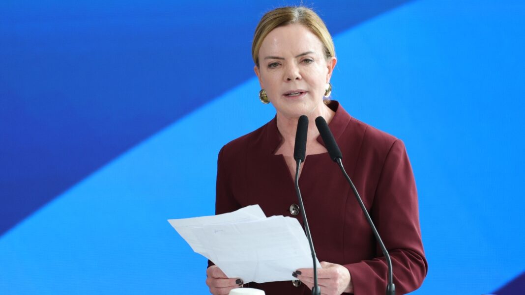 Gleisi critica apurações que mostram impactos do fim da escala 6×1