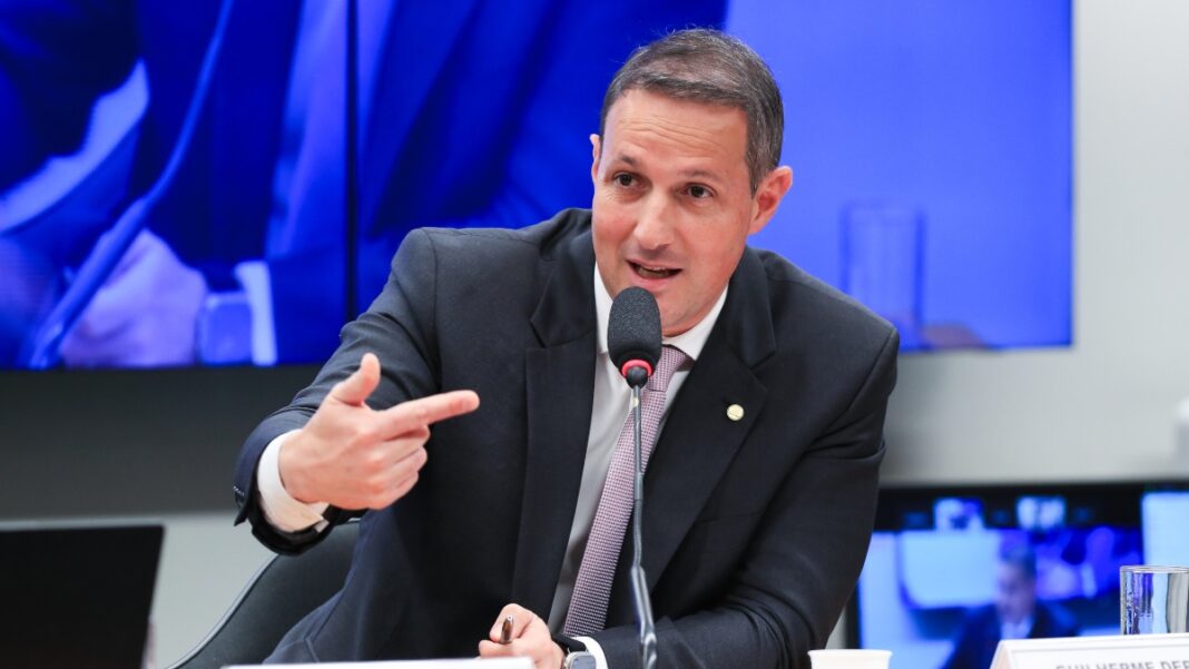 Derrite vai a El Salvador apresentar PL Antifacção e elaborar novo parecer