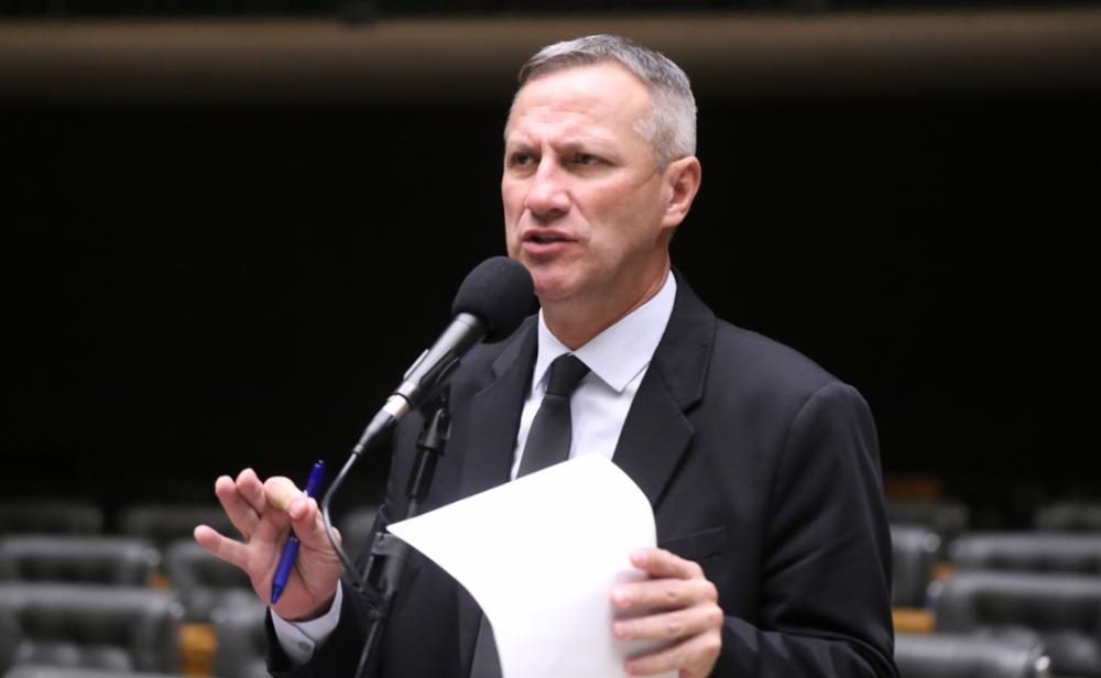 Deputado aciona PGR por prisão de Lulinha após suposta delação