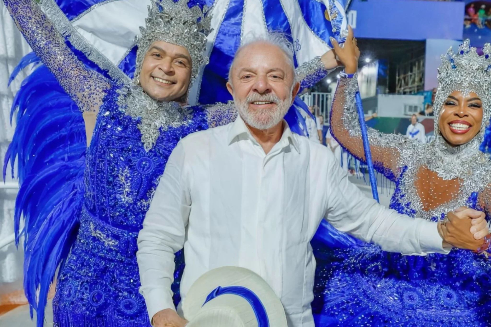 ‘Foi lindo’, diz Lula após homenagem recebida no Carnaval 2026