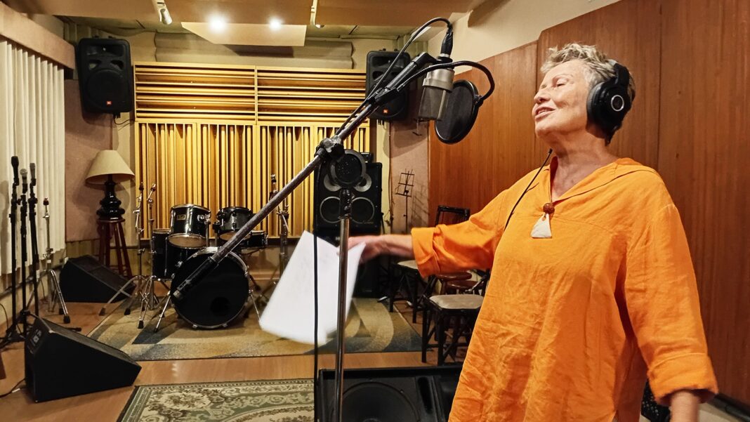 Lucina apronta álbum com canções que versam sobre ‘bicho, pedra, gente’