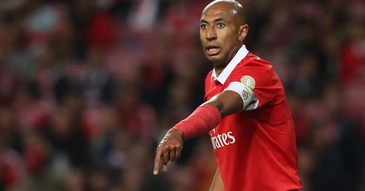 Ídolo do Benfica, Luisão é vítima de racismo ao defender Vini Jr