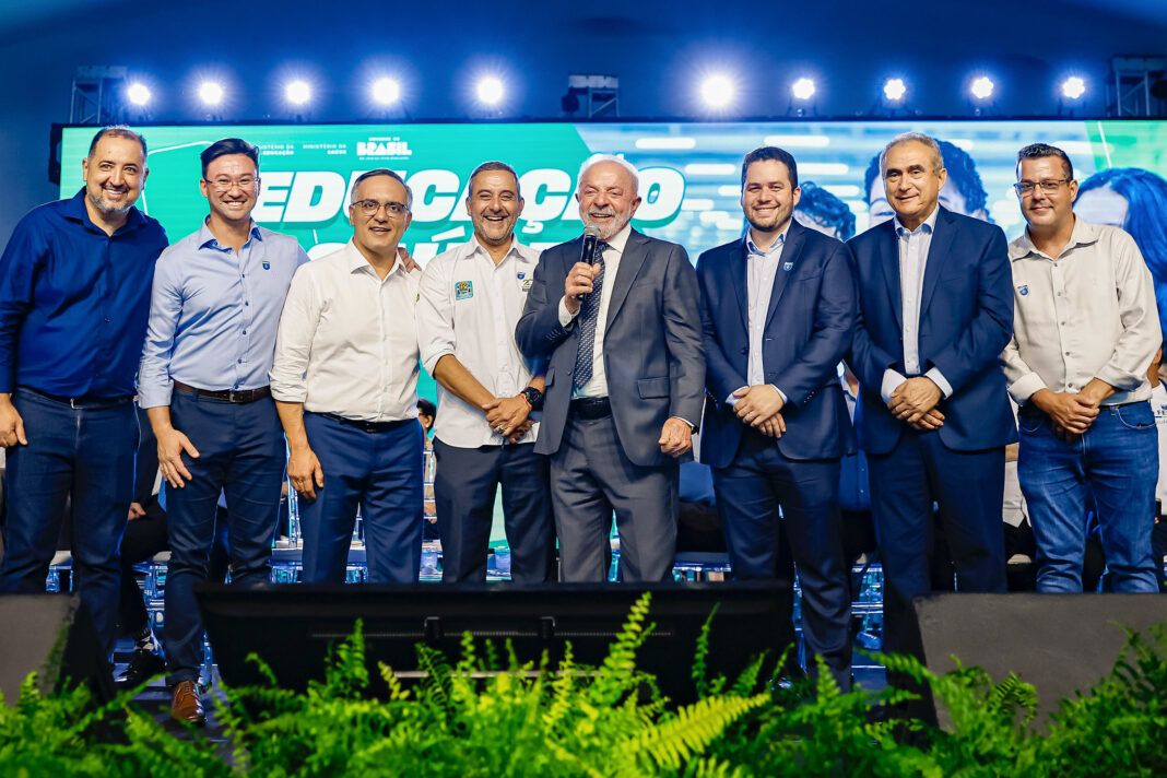 Lula brinca com prefeitos do PL e diz que presidente não pode ser “mesquinho”