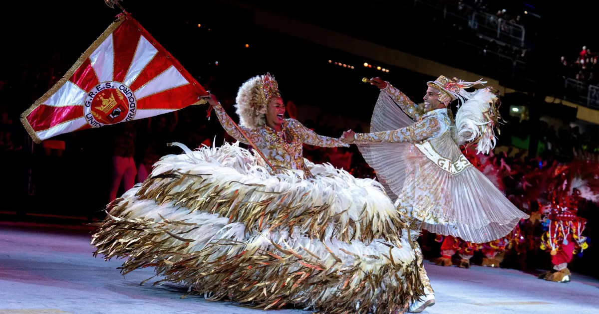 “Legião de apaixonados atrás do pavilhão”, diz casal campeão da Viradouro