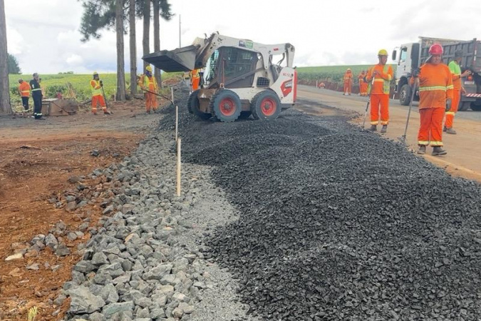 DER/PR faz melhorias no pavimento de trevo rodoviário em Candói